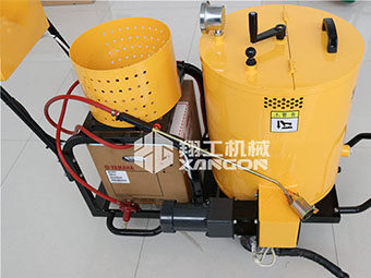 翔工瀝青灌縫機(jī)打造競(jìng)爭(zhēng)優(yōu)勢(shì)，在養(yǎng)護(hù)設(shè)備市場(chǎng)中脫穎而出
